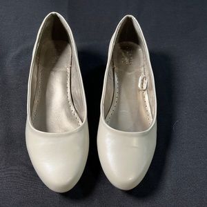 Basic Editions Women’s Small Pumps